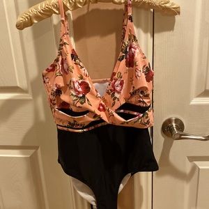 NWOT Bathing Suit.  Pink flowered top with black bottom. Removable bra pads. M